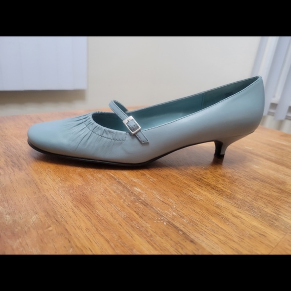 Vintage QVC White Mountain Kitten Heel - Picture 5 of 6